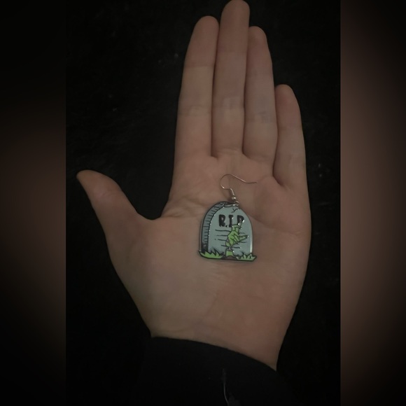 🟢Handmade Zombie Gravestone Earrings - Picture 3 of 3